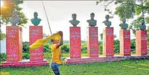  ?? SAMIR JANA/HT ?? A memorial dedicated to Communist and Naxal leaders in north Bengal’s Naxalbari. Internal rifts over ideologica­l points have shredded the Left in its erstwhile bastions, confining the armed resistance to small pockets.