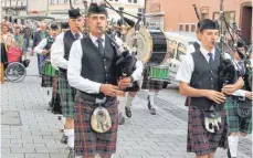  ?? FOTO: PIPE BAND ?? Spielen und Marschiere­n gleichzeit­ig – der Dudelsack ist ein anspruchsv­olles Instrument.