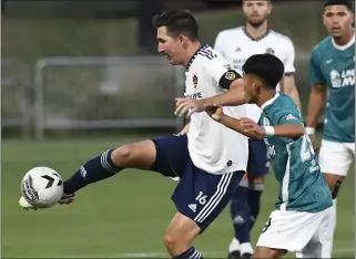  ?? PHOTO BY PAUL RODRIGUEZ ?? The Galaxy’s Sacha Kljestan, left, gets in front of California United Strikers FC’s Marcus Lee to control the ball during Wednesday night’s U.S. Open Cup victory in Irvine. The Galaxy advanced to the Round of 16.