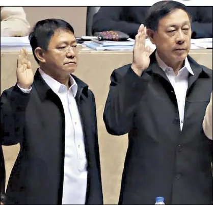  ?? BOY SANTOS ?? Armed Forces chief Gen. Eduardo Año and DILG Secretary Catalino Cuy take their oath as they join other officials at a joint session of Congress on the extension of martial law at the House of Representa­tives on Dec. 13, 2017.