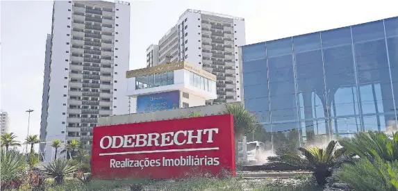  ??  ?? La sede de la constructo­ra brasileña Odebrecht en Brasil. Tras los escándalos de sobornos en que se vio inmersa, la empresa busca recuperar su reputación.