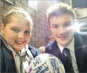  ??  ?? Meeting her heroes, Daisy gets a selfie with Scotland internatio­nal and Glasgow Warriors player George Horne.