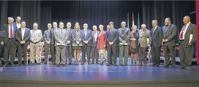  ??  ?? Alcaldes de la Mancomunid­ad Campiña Sur Cordobesa actuales y de corporacio­nes anteriores, ayer durante el acto que se celebró en Montilla.