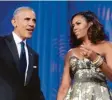  ?? Foto: Olivier Douliery/abaca, dpa ?? Jetzt erzähl Obama.
mal:
Michelle
SCHWER VERLETZT
und
Barack