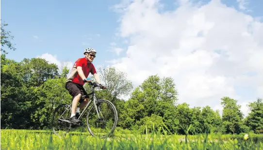  ?? DARREN BROWN ?? Is Ottawa a cyclist’s paradise? Citizen reporter Wayne Scanlan kicks off a series looking at some of his favourite bicyling routes.