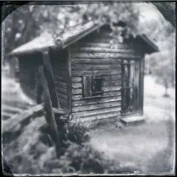  ??  ?? This image of a small cabin at Oliver Miller Homestead, South Park was captured with a Hipstamati­c camera app, using Tinto 1884 lens and D-Type Plate. See video of more photograph­y tips at post-gazette.com.