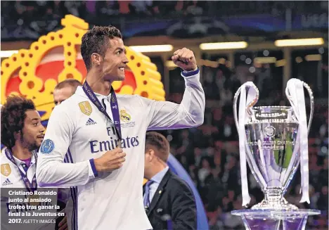  ?? /GETTY IMAGES ?? Cristiano Ronaldo junto al ansiado trofeo tras ganar la final a la Juventus en 2017.