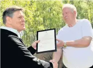  ?? 170518doun­e_01 ?? Recognitio­n Stephen Kerr (left) presents a copy of the Early Day Motion to Tony Farrant