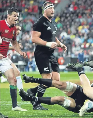  ?? PA/Getty. ?? Above: Conor Murray goes over for the Lions’ second try; below: Owen Farrell kicked 14 points, including the match-winning penalty.