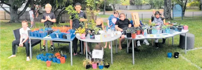  ?? Photo / Supplied ?? Students at Waipahihi-a-Tia School enhance their financial education at the Twilight Musical Market.