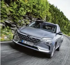  ?? Fotos: Hyundai ?? Der mit der Brennstoff­zelle: Mit vollen Wasserstof­ftanks erzielt der Hyundai Nexo rund 600 Kilometer Reichweite.