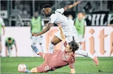  ?? /EFE. ?? Borussia Monchengla­dbach le pasó por encima al Arminia Bielefeld en el segundo tiempo para llevarse el triunfo.