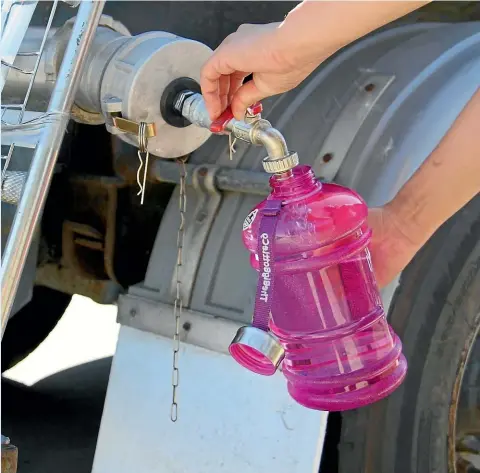  ?? RACHAEL KELLY/STUFF ?? Gore District Council supplied a tanker of water for residents after it was forced to pump water from the Mataura River to supplement the town’s water supply in January.