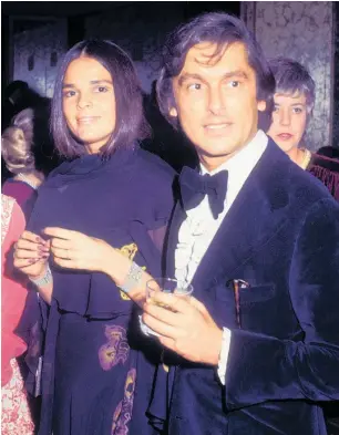  ??  ?? Ali MacGraw and Robert Evans, 1971.