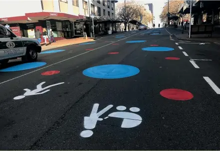  ?? HAMISH MCNEILLY ?? Central Dunedin’s new traffic markings are eye-catching.