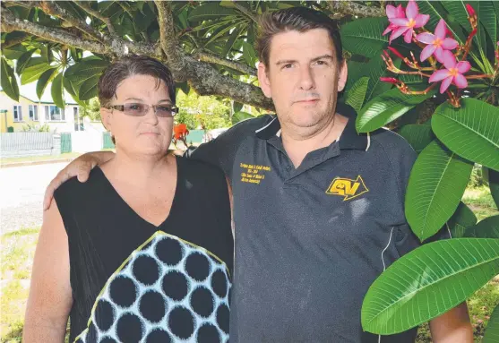  ??  ?? WARY: Former Queensland Nickel employee Shaun Bramwell and his wife Angie believe businessma­n Clive Palmer cannot be trusted.