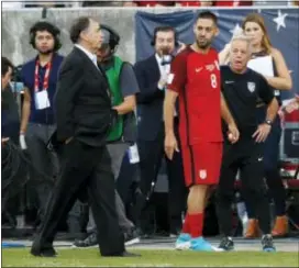  ?? DAVID ZALUBOWSKI — THE ASSOCIATED PRESS ?? U.S. forward Clint Dempsey, right, exchanges words with coach Bruce Arena after Arena sent in a substitute for Dempsey during the second half against Trinidad &amp; Tobago on Thursday in Commerce City, Colo.