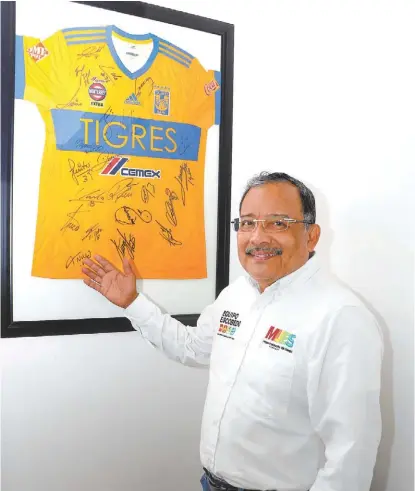  ??  ?? Asegura que desde que llegó a la ciudad se hizo aficionado de Tigres.