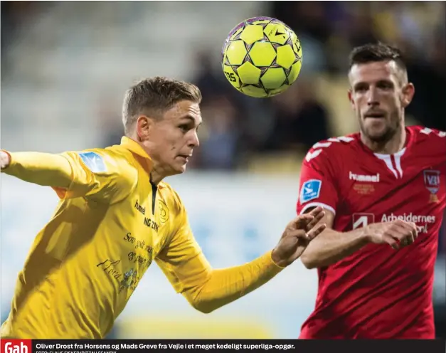  ?? FOTO: CLAUS FISKER/RITZAU SCANPIX ?? Oliver Drost fra Horsens og Mads Greve fra Vejle i et meget kedeligt superliga-opgør.