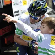  ??  ?? Valverde rides to second place in 2017’s País Vasco time trial to cement his general classi ication win
Same shirt, only smaller: matching jerseys for Valverde and his son at the 2017 Volta Ciclista a Catalunya
