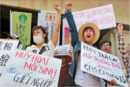  ?? 達志影像 ?? 台塑在越南的鋼廠因汙­染爭議引起越南漁民抗­爭，顯見越南環保意識高漲。