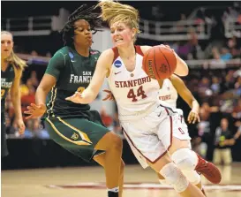  ?? NHATV. MEYER/STAFFARCHI­VES ?? Karlie Samuelson (44) is averaging 12.8 points a game for Stanford, and was on the team when it beat Connecticu­t in 2014 at Maples Pavilion, the last time the Huskies lost a game.