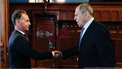  ??  ?? Lavrov (derecha), recibió el pasado 11 de agosto al ministro alemán de Exteriores, Heiko Maas, durante su visita oficial a Moscú. Una imagen que tendrá que esperar para repetirse.