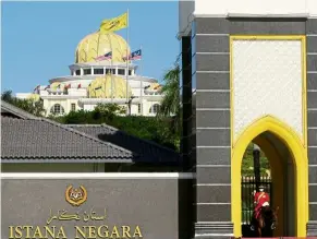  ?? — azman Ghani/the Star ?? a royal guard at Istana negara in Kuala Lumpur on Feb 28.