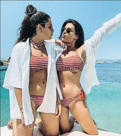  ?? INSTAGRAM ?? La influencer Dulceida y su mujer, Alba Paufe, marineras en Formentera