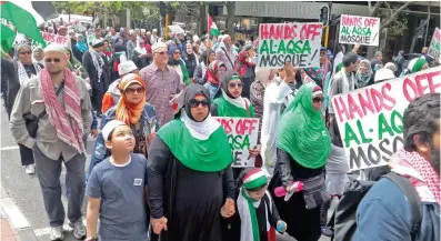  ?? PICTURE: LEON MULLER ?? HUNDREDS of protesters joined a march, organised by the Muslim Judicial Council in solidarity with Palestinia­ns, on Parliament yesterday.
Protesters claim Muslims are being prevented from worshippin­g at the al-Aqsa Mosque in Jerusalem, which is...