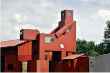  ?? Heike Kandalowsk­i/Atelier Van Lieshout ?? A escultura-habitáculo ‘Domestikat­or’, vetada no Louvre
