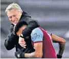  ??  ?? Back on form: West Ham’s Jesse Lingard open the scoring (top) before celebratin­g after the game with manager David Moyes