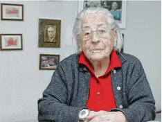  ?? Foto: Peter Wieser ?? Anna Findler aus Oberknörin­gen ist 99 Jahre alt. Am morgigen Sonntag feiert sie ih ren 100. Geburtstag.