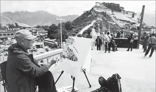  ?? PHOTOS PROVIDED TO CHINA DAILY ?? Above: Li Xiaoke paints the Potala Palace during one of his trips to the Tibet autonomous region. Below: Li’s ongoing exhibition in Beijing features works depicting the natural scenery and people he encountere­d during his many journeys to Tibet, Qinghai, Gansu and Yunnan.