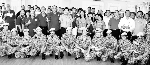  ??  ?? Lee (second row, seventh left) with recipients of MRP grants after the presentati­on ceremony yesterday.