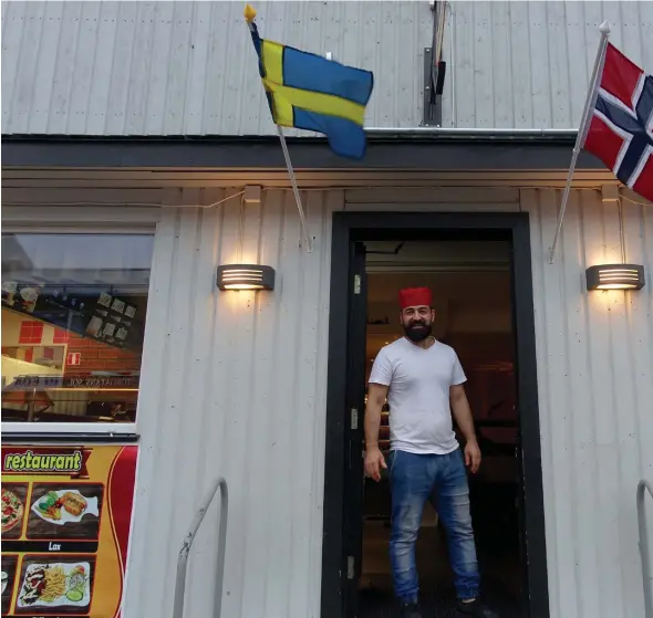  ??  ?? Restaurang­ägaren Saman Tofiq är beroende av att norrmännen kommer till Värmland.