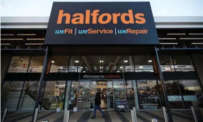  ?? Photograph: Molly Darlington/Reuters ?? The motoring and cycling retailer Halfords’ strategy comes as more UK industries are finding itdifficul­t to recruit staff.