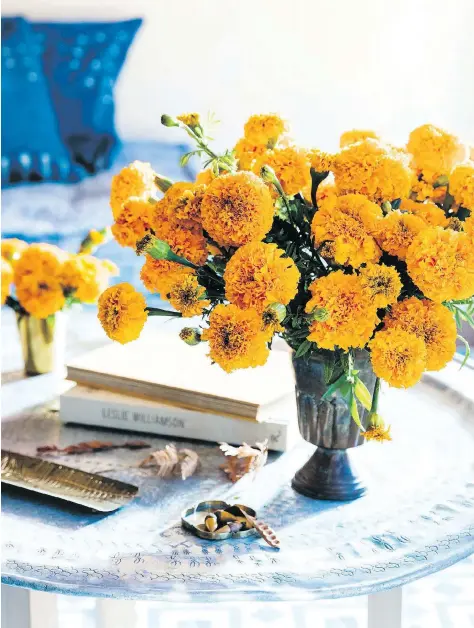  ?? PHOTOS: ERIN KUNKEL/TEN SPEED PRESS ?? Little touches can make a big impression on guests. Consider putting out fresh flowers, magazines or water.