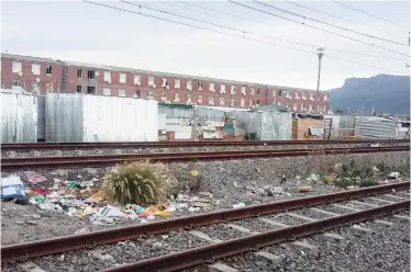  ?? MTHUTHUZEL­I NTSEKU ?? TRAIN tracks in Langa. One person died when police tried to stop a confrontat­ion between commuters and residents yesterday. |