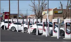  ?? LAUREN JUSTICE — THE NEW YORK TIMES ?? Electric vehicles charging in Victorvill­e, Calif., on March 11. In California, electric vehicles could soon account for 10% of peak power demand.