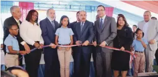  ?? PRESIDENCI­A ?? Ceremonia. El presidente Danilo Medina encabezó el acto de inauguraci­ón del centro educativo, junto al ministro de Educación, Antrés Navarro, y el director de la OISOE, Francisco Pagán.