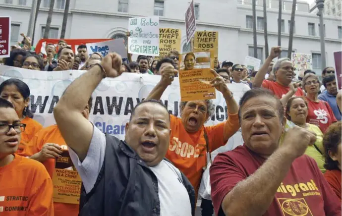  ?? © LA Times via Getty Images ?? Amerikaans­e arbeiders protestere­n