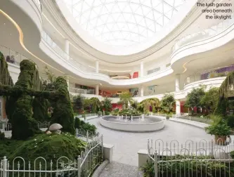  ??  ?? The lush garden area beneath
the skylight.