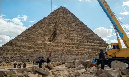  ?? ?? Work to restore layer of granite that once covered the ancient structure has been halted. Photograph: Khaled Desouki/AFP/Getty Images