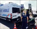  ??  ?? Outre ses  caméras, Cannes dispose aussi d’un inédit poste de police municipale mobile qui permet d’être au plus près des manifestat­ions.