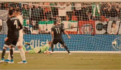  ?? Foto: afp ?? Avanza. El Tri ganó anoche 3-1 a Canadá en el segundo partido de la Copa Oro y avanzó a la siguiente ronda del torneo.