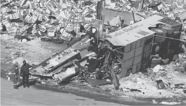  ?? JONATHAN HAYWARD / THE CANADIAN PRESS ?? The wreckage of a fatal crash outside of Tisdale, Sask. A bus carrying the Humboldt Broncos hockey team crashed into a tractor trailer carrying peat moss en route to Nipawin for a game Friday night, killing 10 players, the driver, two coaches, a...