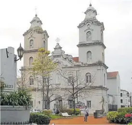  ?? ?? Nuestra señora del Pilar. Iglesia destacada por su arquitectu­ra e historia.