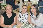  ??  ?? Josefina de Ramírez, Irene Gallegos y Elemi Armenta