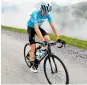  ??  ?? El ciclista Chris Froome en una jornada de entrenamie­nto previo al Tour.